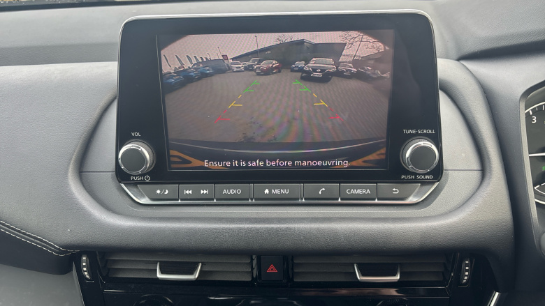 Nissan Qashqai 1.3 DiG-T MH Acenta Premium 5dr Petrol Hatchback